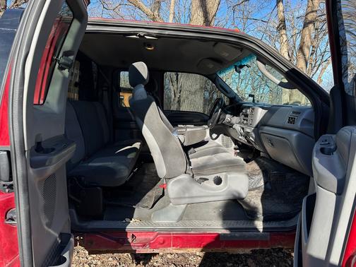Red 2003 Ford F-250 XLT SuperCab Super Duty
