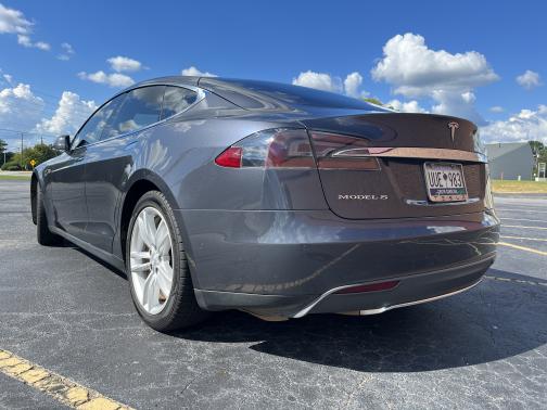 2015 Tesla Model S 85