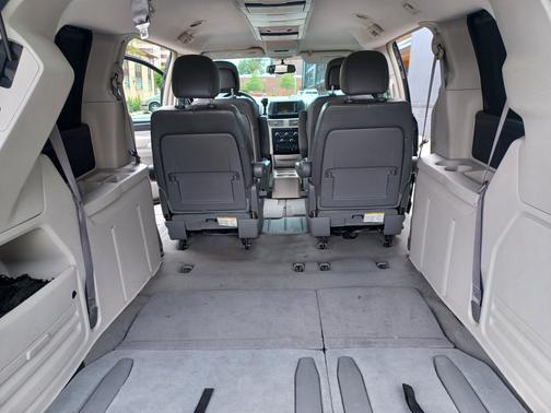 2010 Volkswagen Routan SE