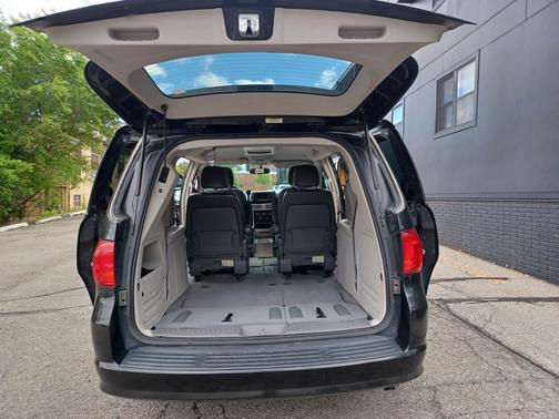 2010 Volkswagen Routan SE