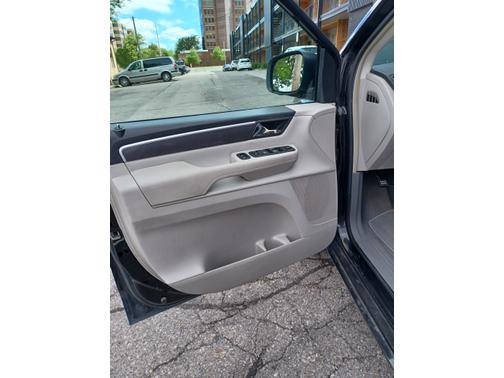 2010 Volkswagen Routan SE