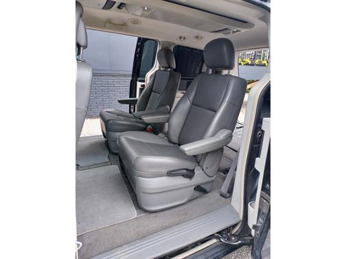 2010 Volkswagen Routan SE