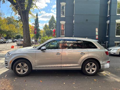 Silver 2019 Audi Q7 45 SE Premium