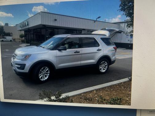 Silver 2017 Ford Explorer Base