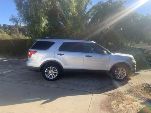 Silver 2017 Ford Explorer Base