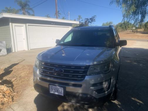 Silver 2017 Ford Explorer Base