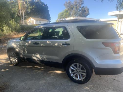 Silver 2017 Ford Explorer Base