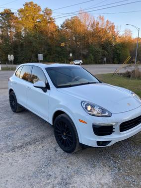 White 2017 Porsche Cayenne Cayenne Platinum Edition