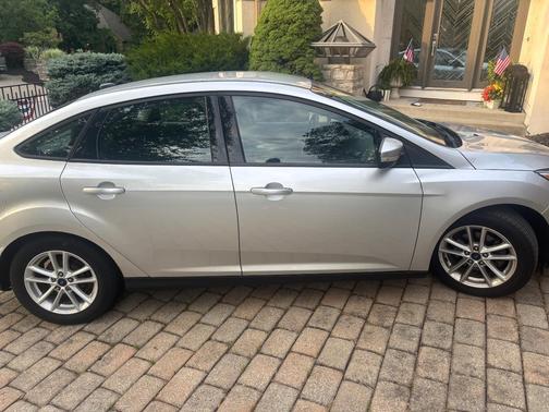 Silver 2015 Ford Focus SE
