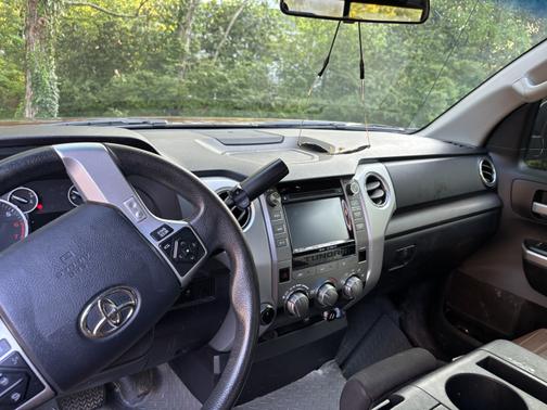 2017 Toyota Tundra SR5