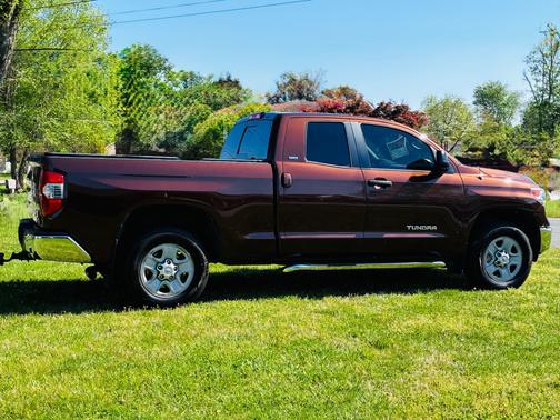 Brown 2017 Toyota Tundra SR5