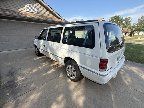 1993 Plymouth Grand Voyager SE
