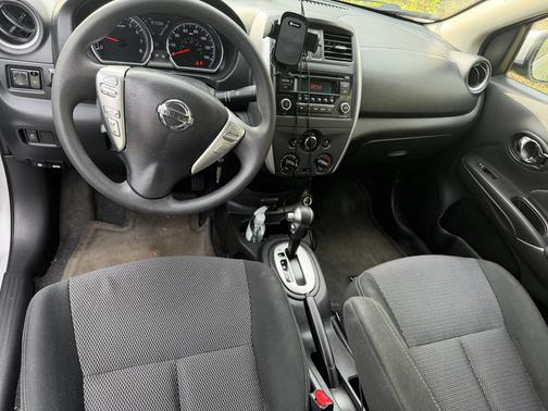 Silver 2017 Nissan Versa 1.6 SV