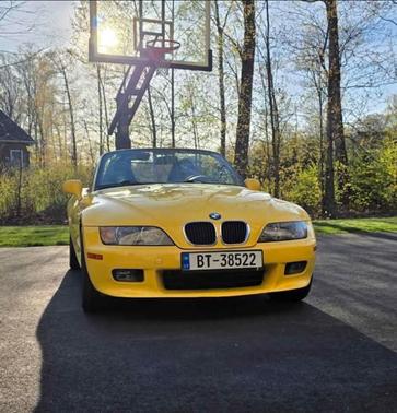 Yellow 2001 BMW Z3 2.5i Roadster