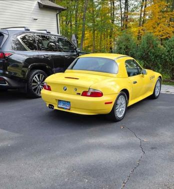 Yellow 2001 BMW Z3 2.5i Roadster