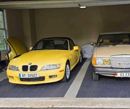 Yellow 2001 BMW Z3 2.5i Roadster