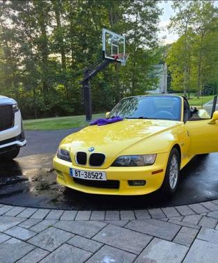 Yellow 2001 BMW Z3 2.5i Roadster
