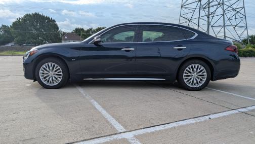 2016 INFINITI Q70L 3.7