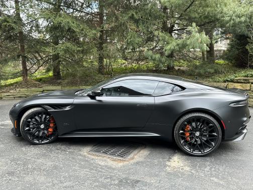 2023 Aston Martin DBS Base