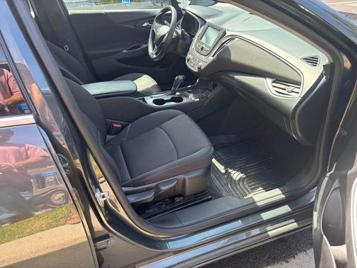 Gray 2018 Chevrolet Malibu 1LS