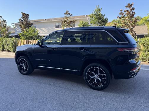 2022 Jeep Grand Cherokee Summit Reserve