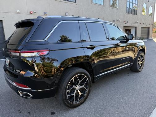 2022 Jeep Grand Cherokee Summit Reserve