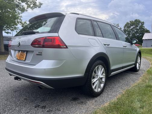 2017 Volkswagen Golf Alltrack TSI SE