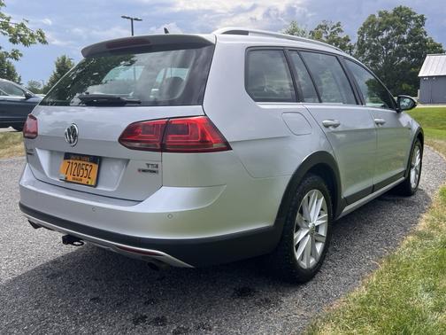2017 Volkswagen Golf Alltrack TSI SE