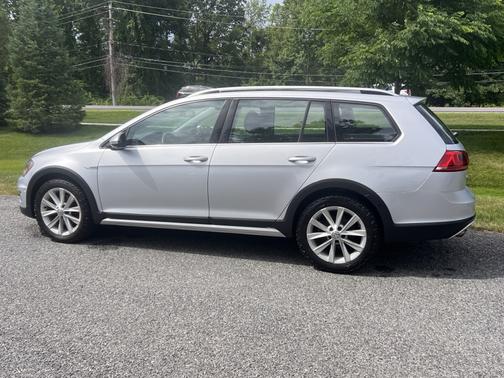 2017 Volkswagen Golf Alltrack TSI SE