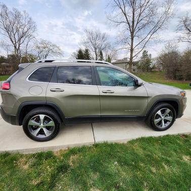 Gray 2021 Jeep Cherokee Limited