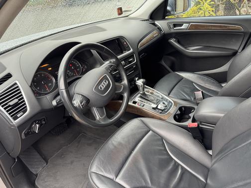 Silver 2016 Audi Q5 2.0T Premium
