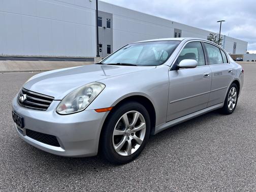 2005 INFINITI G35x Base