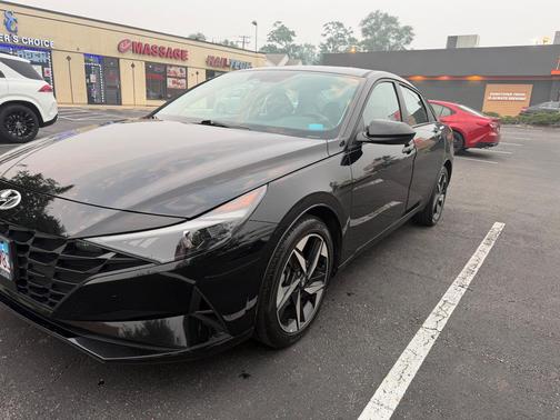 Black 2023 Hyundai ELANTRA SEL