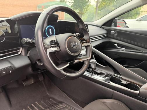 Black 2023 Hyundai ELANTRA SEL