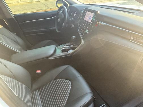 White 2021 Toyota Camry SE