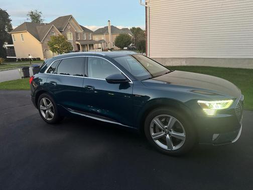 Blue 2019 Audi e-tron Premium Plus