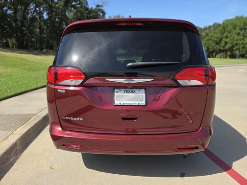 2020 Chrysler Voyager LXI