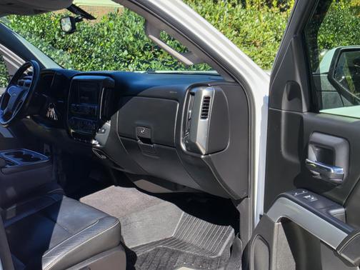 White 2018 Chevrolet Silverado 1500 2LT