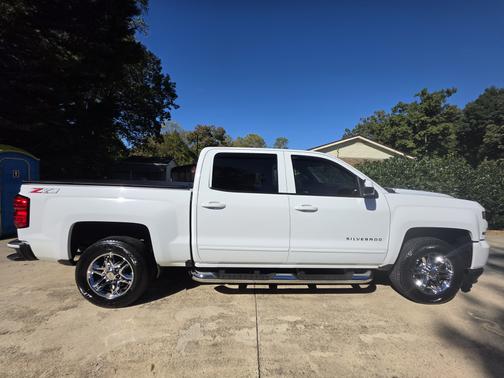 White 2018 Chevrolet Silverado 1500 2LT