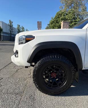White 2022 Toyota Tacoma TRD Sport