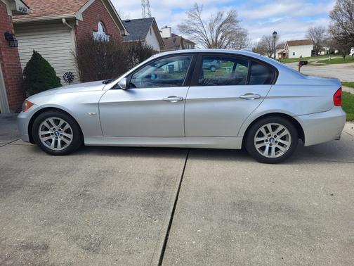 Silver 2006 BMW 325 i