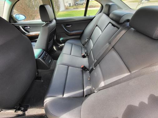 Silver 2006 BMW 325 i