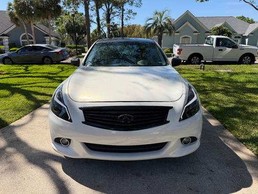 White 2013 INFINITI G37 Journey