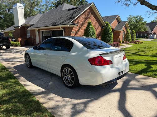 White 2013 INFINITI G37 Journey