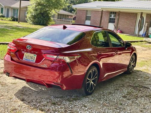 2019 Toyota Camry Hybrid SE