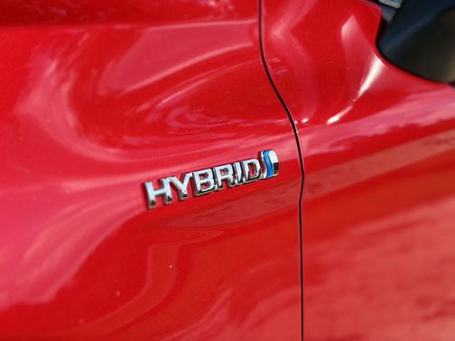 2019 Toyota Camry Hybrid SE