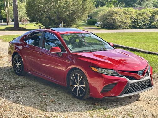 2019 Toyota Camry Hybrid SE
