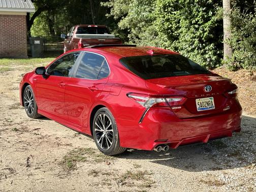 2019 Toyota Camry Hybrid SE