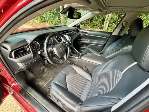 2019 Toyota Camry Hybrid SE