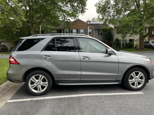 Photo 3 of 6 of 2015 Mercedes-Benz M-Class ML 350 4MATIC
